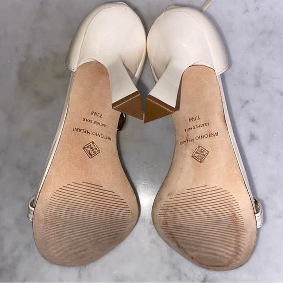 Antonio Melani Carolitta Cream Patent Leather Heels Size 7 1/2 with Gold Chains - Picture 9 of 10